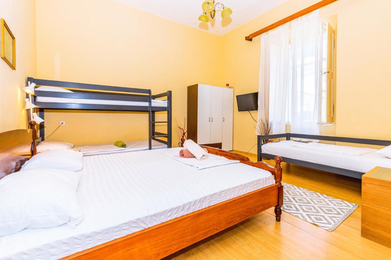 Guesthouse Isabel La Catolica Dubrovnik Luaran gambar