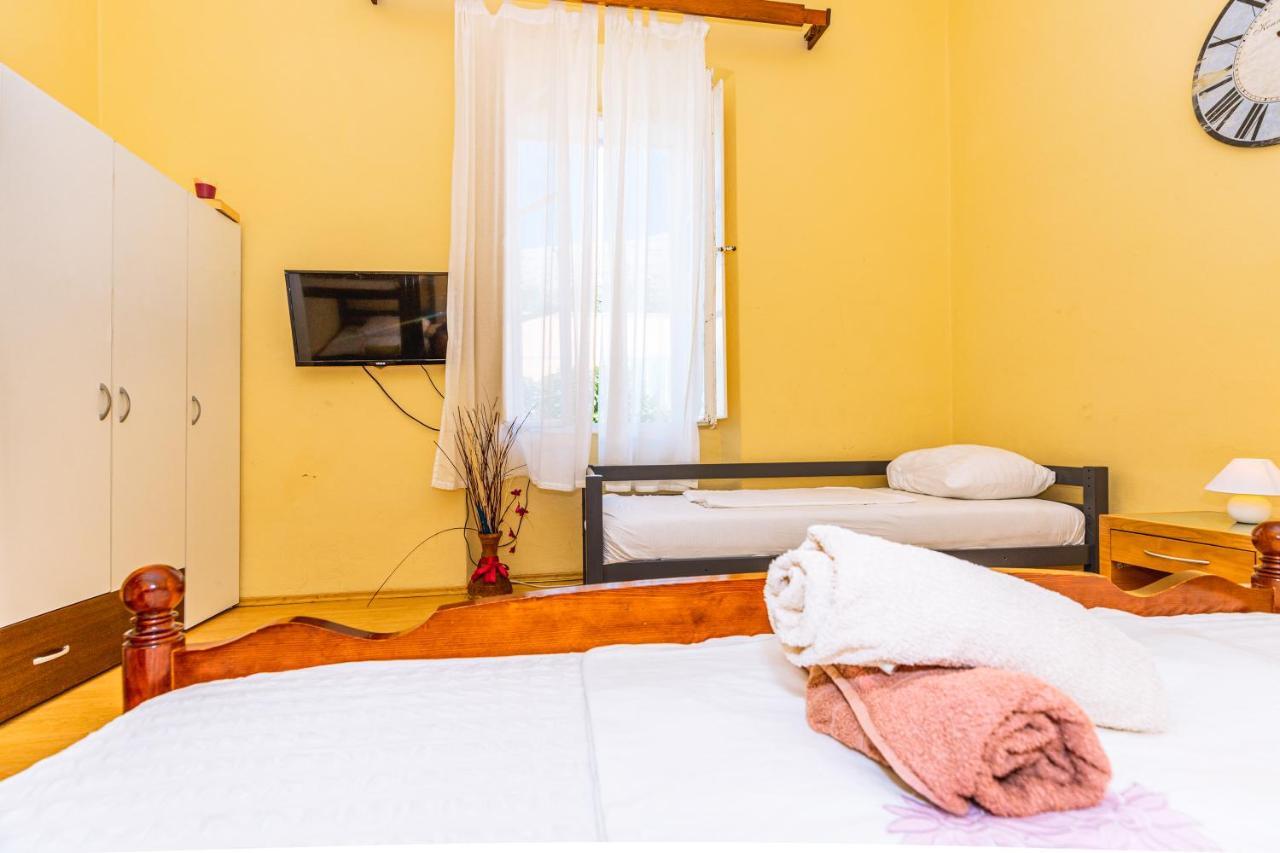 Guesthouse Isabel La Catolica Dubrovnik Luaran gambar