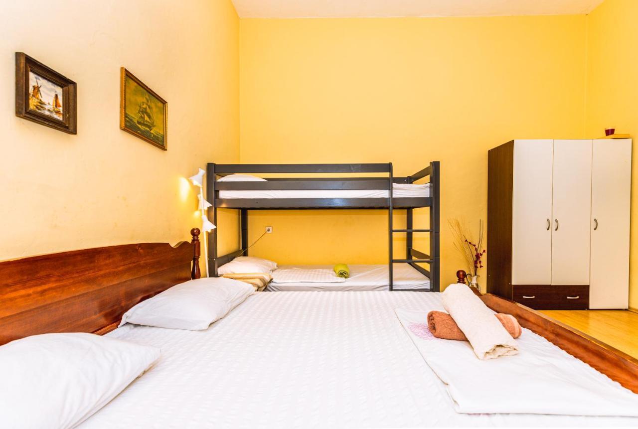 Guesthouse Isabel La Catolica Dubrovnik Luaran gambar
