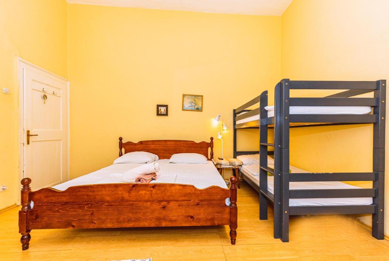 Guesthouse Isabel La Catolica Dubrovnik Luaran gambar